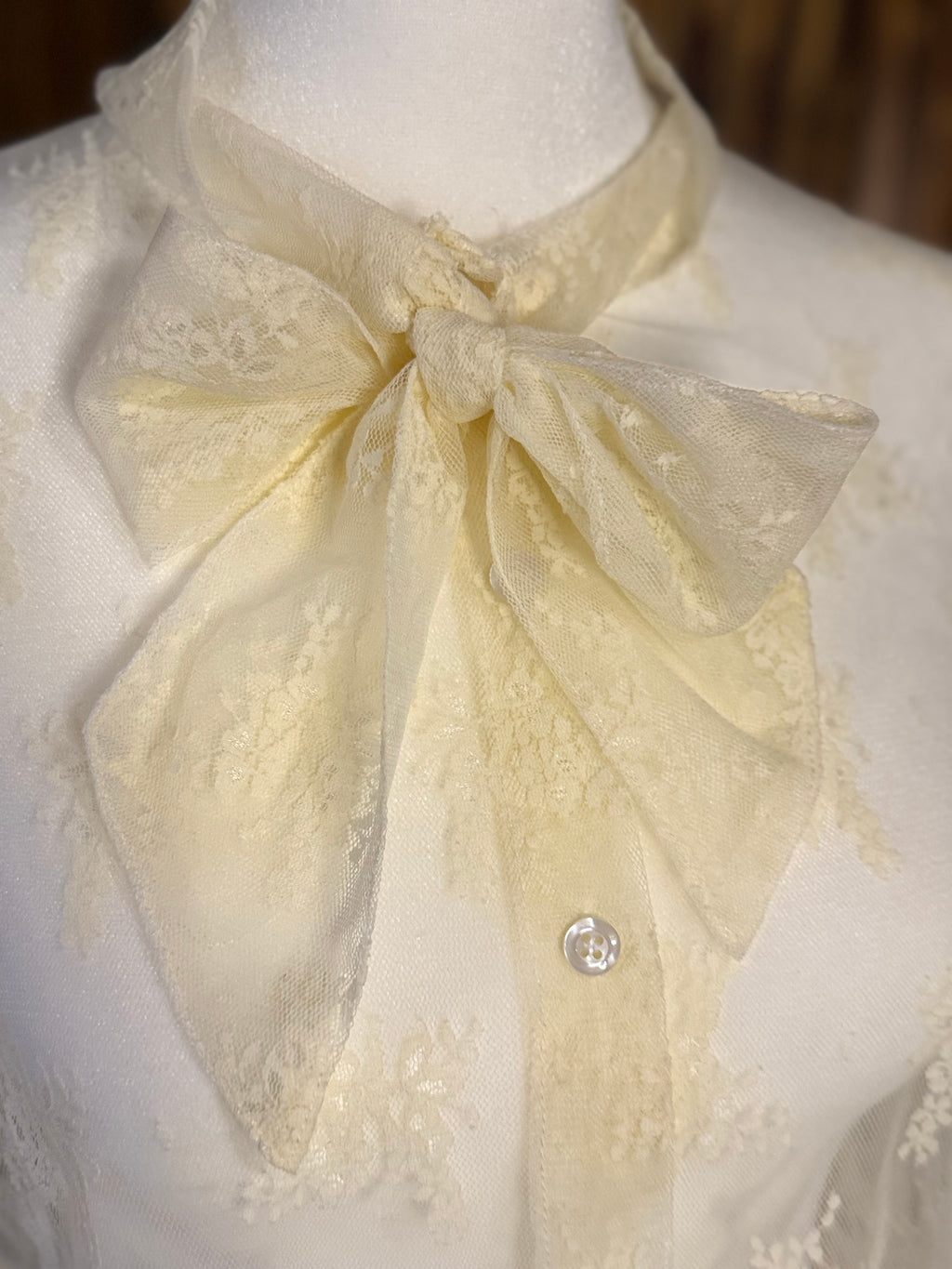 IVORY LACE TIE BOW LACE TOP