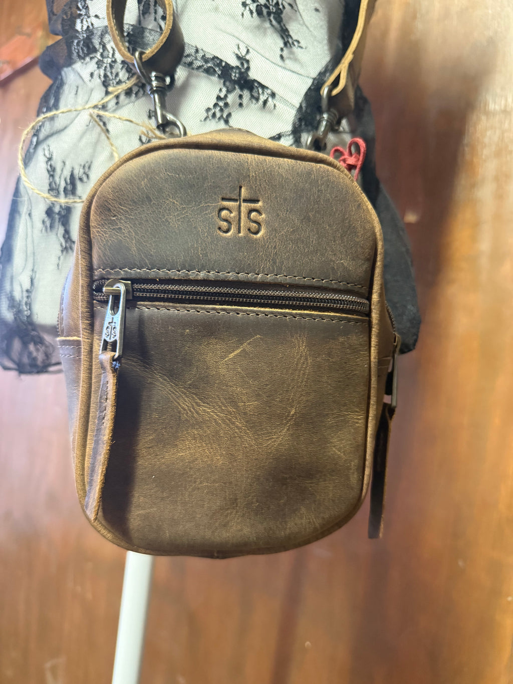 STS Baroness Auzlyn Crossbody