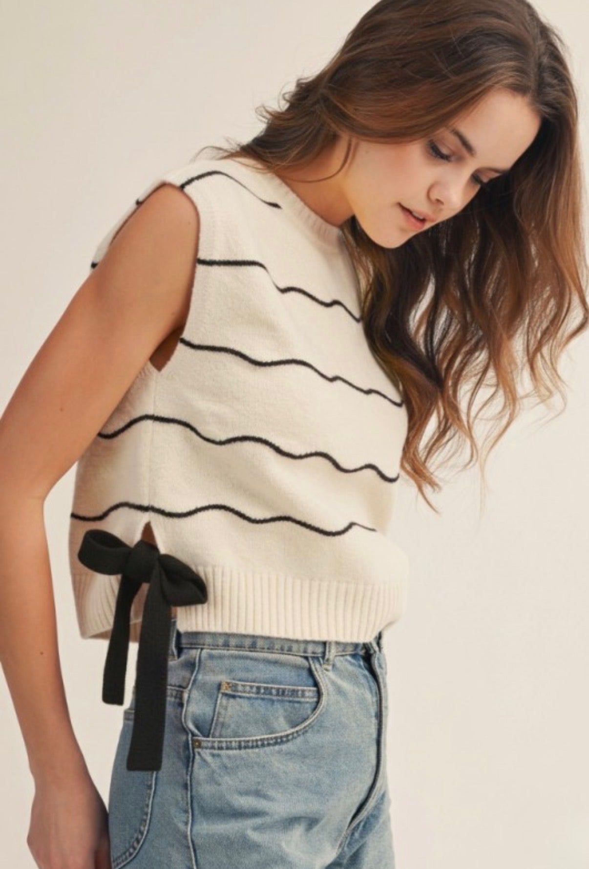 Wave Pattern Sleeveless Sweater