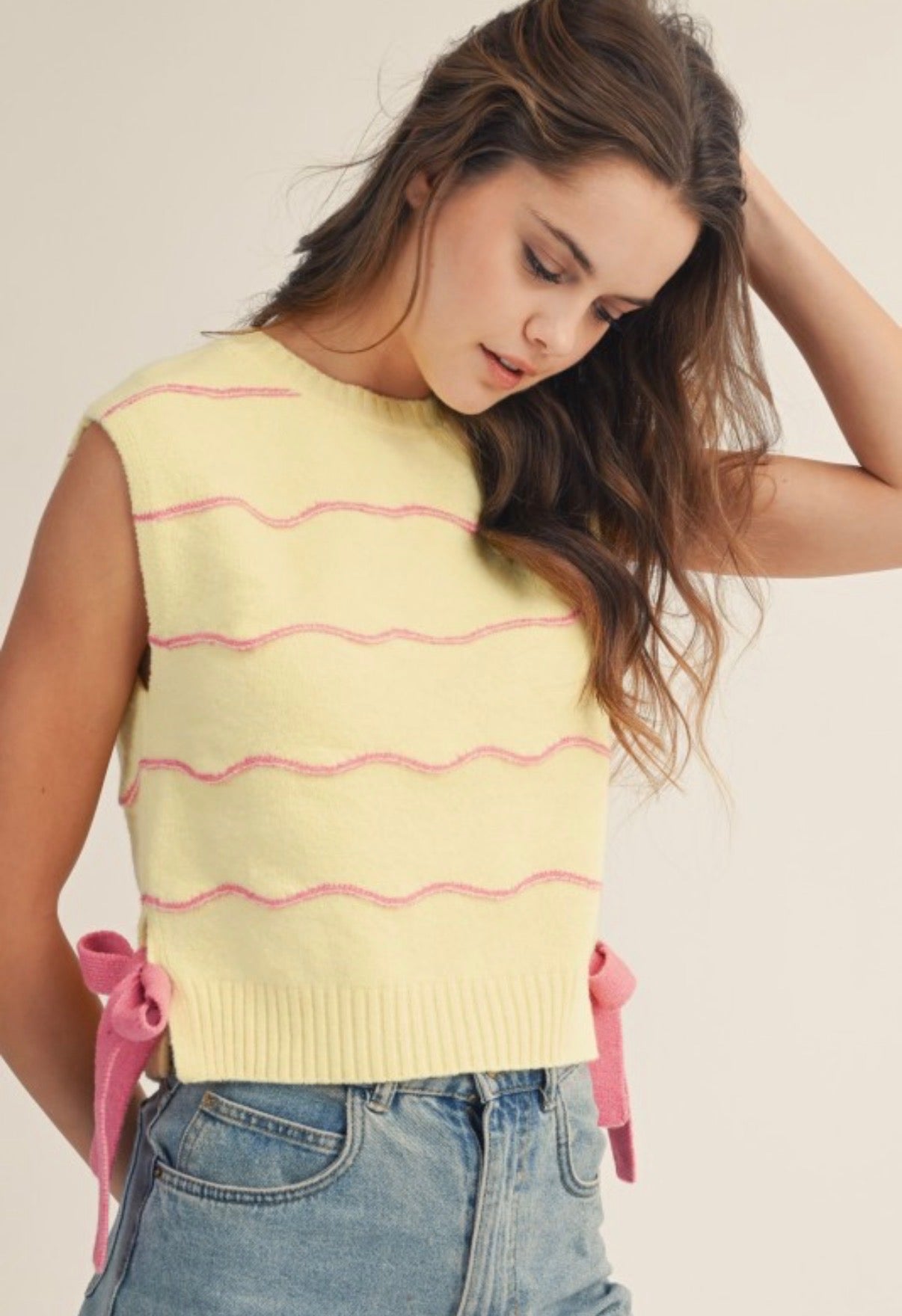 Wave Pattern Sleeveless Sweater